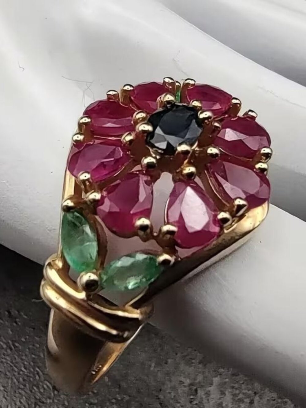 14K GOLDPLATE RED RUBY AND EMERALD GREEN CZ ELEGANT SIZE 7 RING N
